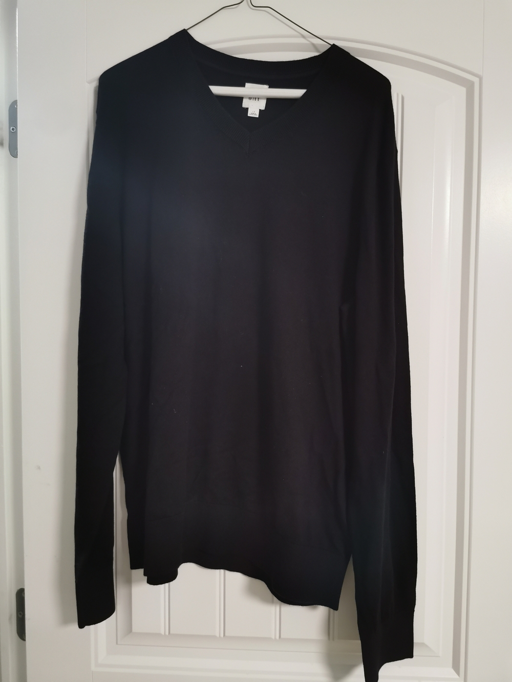 GAP Men's Black V-Neck Sweater